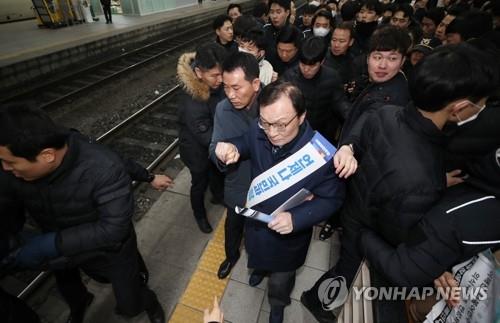 인권위, '소수자집단 비하표현' 진정 각하 않고 첫 권고