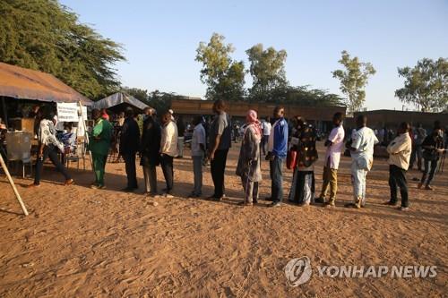'테러 빈발' 부르키나파소 대선 실시…카보레 대통령 재선 전망