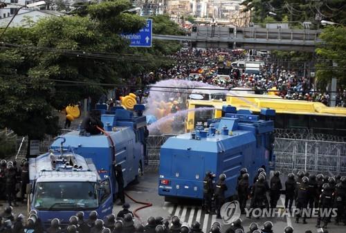 총리 경고·지도부 고발…태국 '왕실모독죄' 시위사태 영향줄까