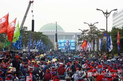 민주노총, 25일 총파업 강행…서울선 10인 미만 산발적 집회