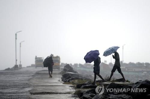 인도 남부에 대형 사이클론 접근…통금·대피 등 비상