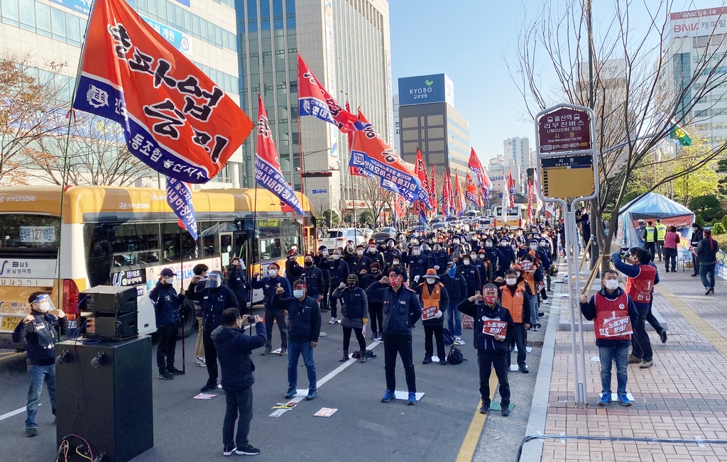 민주노총 울산결의대회…현대차·현대중 노조 간부 등 참여