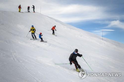 유럽 '코로나 진앙' 알프스 스키장 개장 준비…국가간 이견