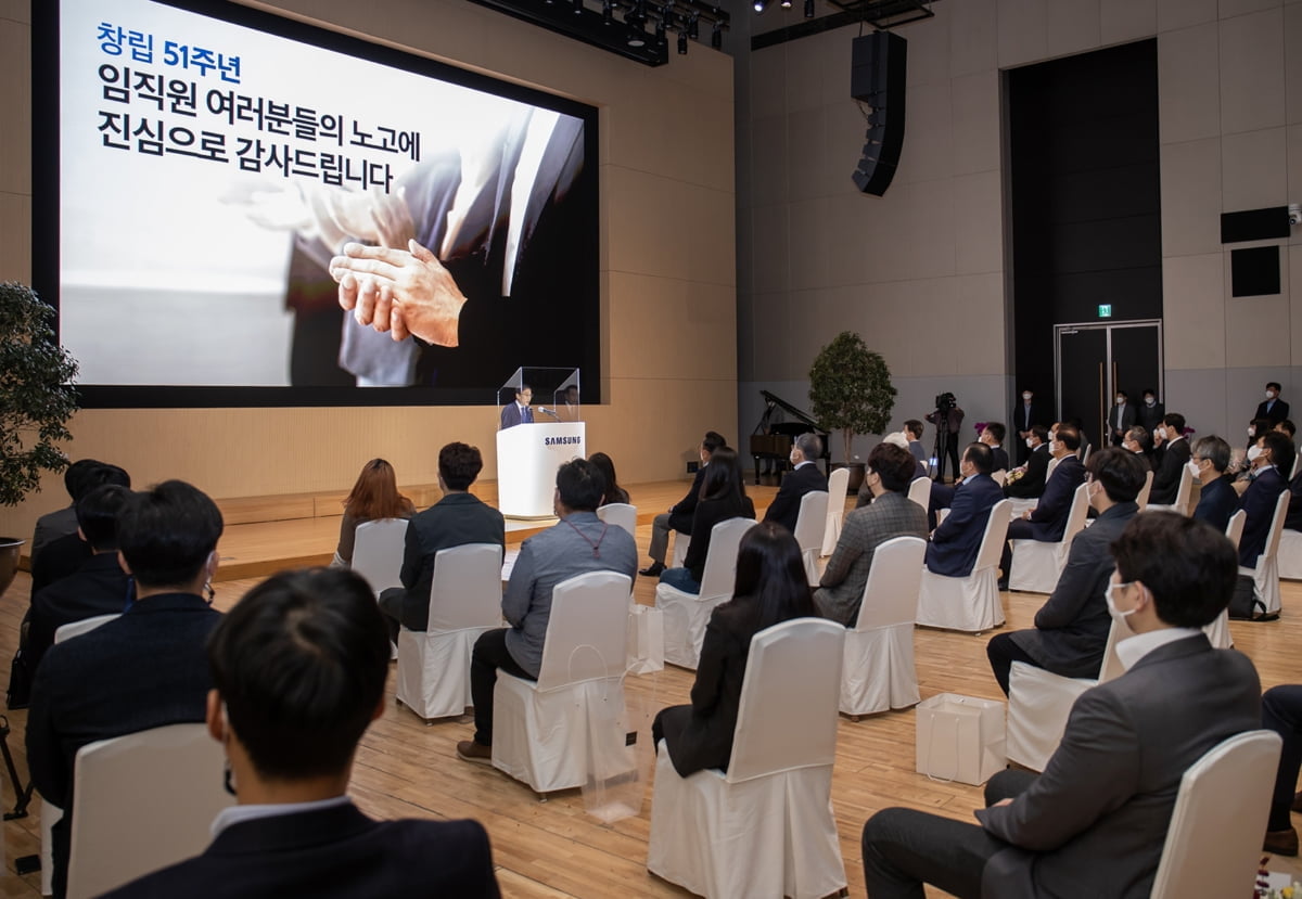 이건희 떠난 삼성, 창립 51주년 "회장님이 남긴 도전 이어가자"