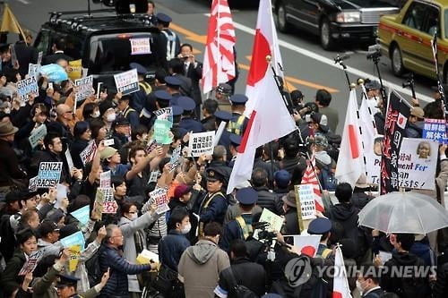 "한국, 머리 나빠서 일본에 점령당해"…도쿄서 대낮에 혐한 발언