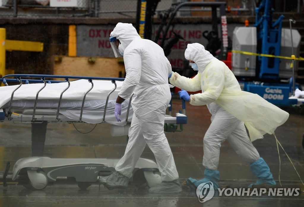 美 대선 직후 확진자 10만명대…세계 최대 피해국