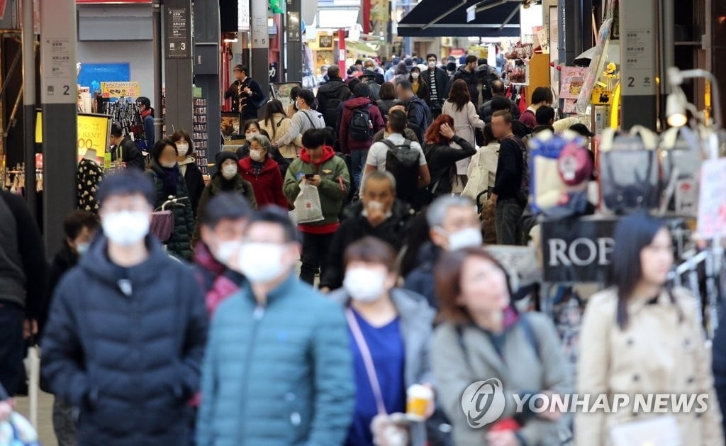 3차 유행 시작되나…일본, 신규 확진 사흘째 1,000명대