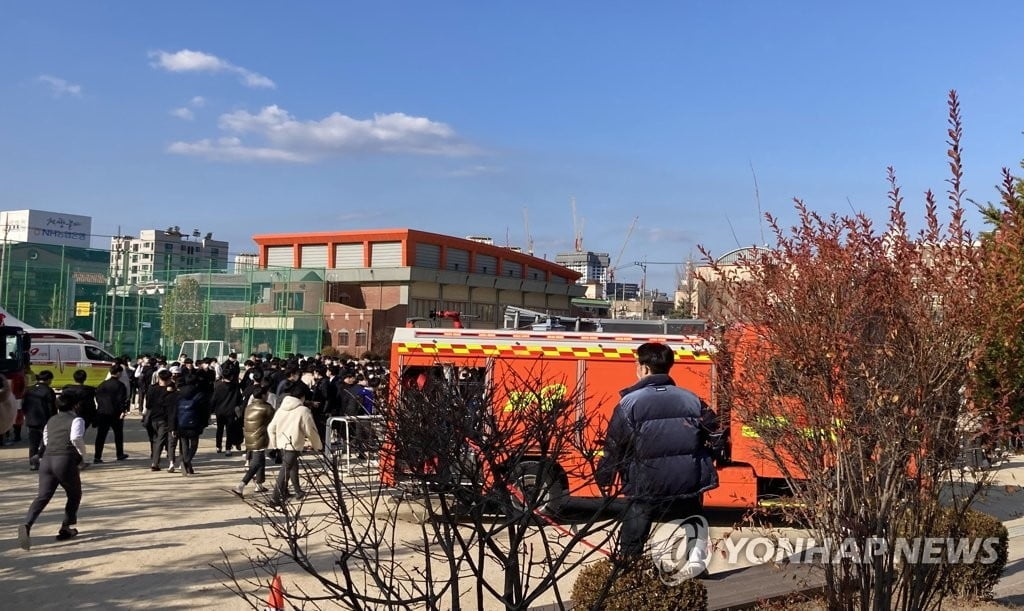 춘천 남춘천중학교 지하실서 불…학생 등 900여명 대피