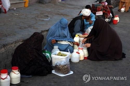 아프간 여성, 취직했다고 흉기에 두 눈 찔려 실명…"아버지 소행"