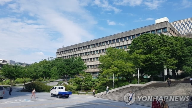 서울대도 코로나 비상…확진자 나온 중앙도서관 일부 폐쇄