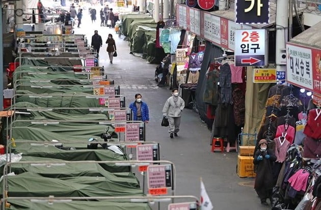 저소득 20% 가구 절반 이상이 `적자`…비율 7년 만에 최고