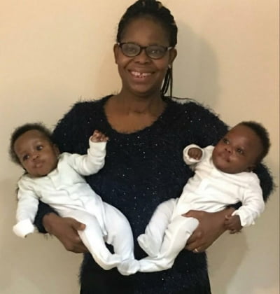 코로나 감염으로 혼수상태서 쌍둥이 출산한 영국 엄마 '화제'