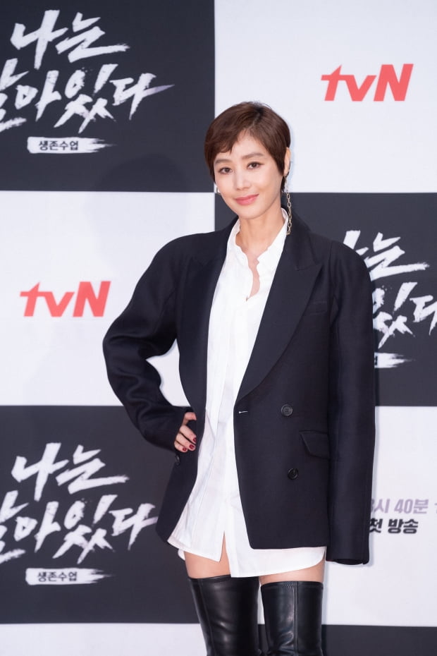 배우 김성령이 4일 오전 온라인 생중계된 tvN 새 예능 '나는 살아있다' 제작발표회에 참석했다. /사진제공=tvN