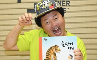 '스타책방' 윤택 "동화책 낭독? 평소 아들에게 많이 읽어줘"