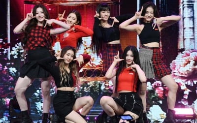 [TEN 포토] 스테이씨 '떨리는 데뷔 무대'