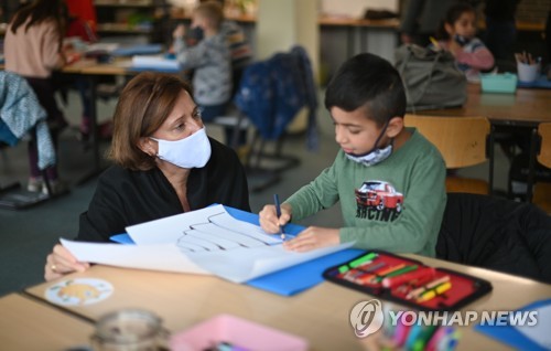 [특파원 시선] '다 문닫아도 학교만은'…독일의 사투