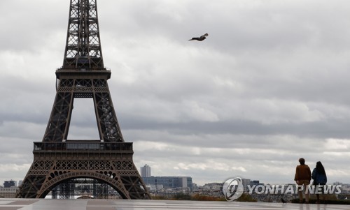 프랑스 파리에 야간통금 부활검토…"30초마다 1명 코로나 감염"