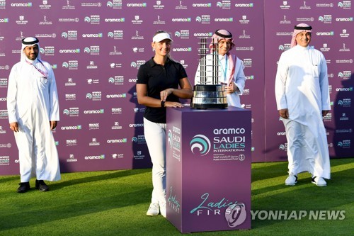 페데르센, 사우디에서 열린 첫 여자 골프대회 우승