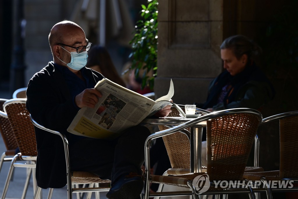 스페인 카탈루냐, 코로나19 봉쇄 완화…카페·식당 영업 재개