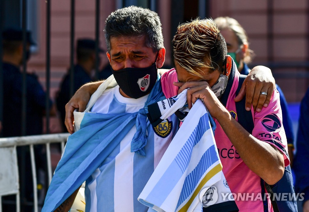 '축구의 신' 마지막길 함께…아르헨티나에 마라도나 추모 인파