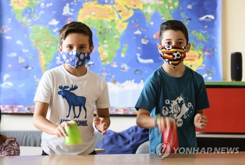 [특파원 시선] '다 문닫아도 학교만은'…독일의 사투