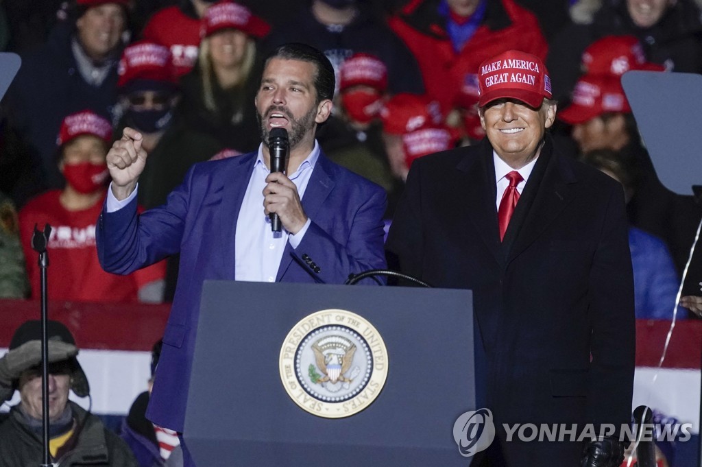 마스크 효과 없다더니…'부전자전' 트럼프 장남도 코로나19 감염(종합)