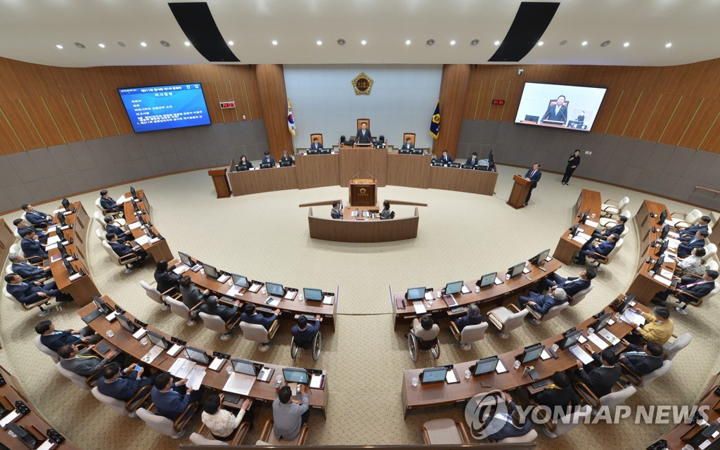 "건방지게"…충남도의원 행정감사 공무원에게 막말 논란