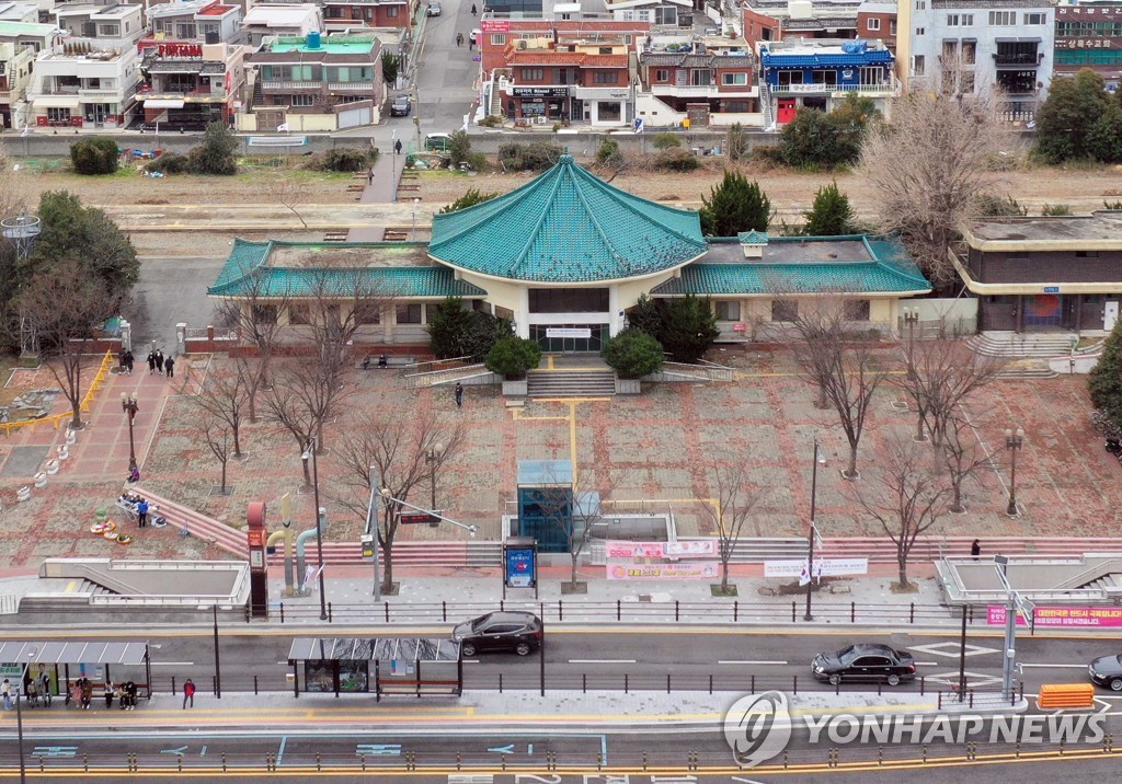 '철거 vs 보전' 갈등 빚던 해운대역 팔각정 지붕·기둥 보존