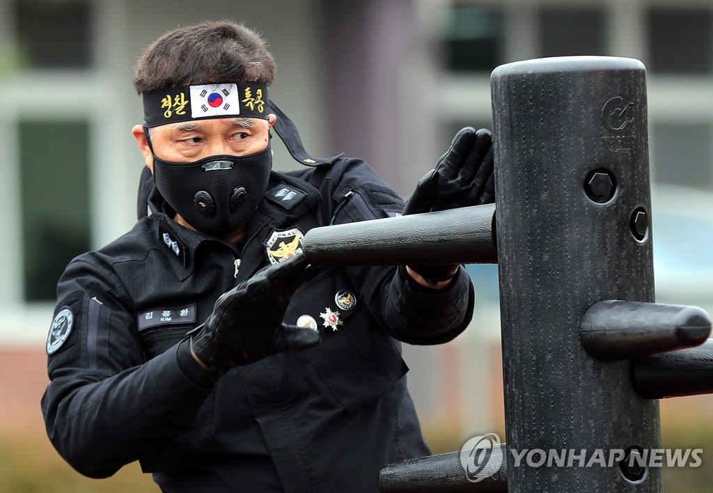 "내 능력 나라 위해 쏟을것"…흰 눈썹 휘날리는 이순의 특공대장