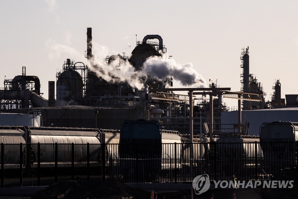 국제유가, 백신·미 정권이양 기대에 급등…WTI 4.3%↑