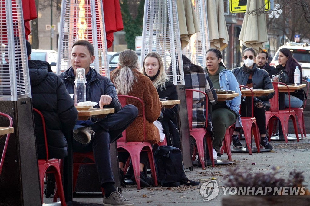 3월 봉쇄로 되돌아가는 미국…식당·술집 영업 제한 확산