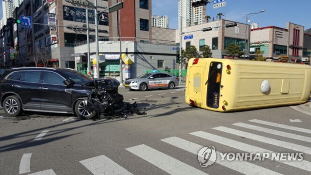 '통학버스 사고땐 어린이집 운영정지'…복지위 소위 통과