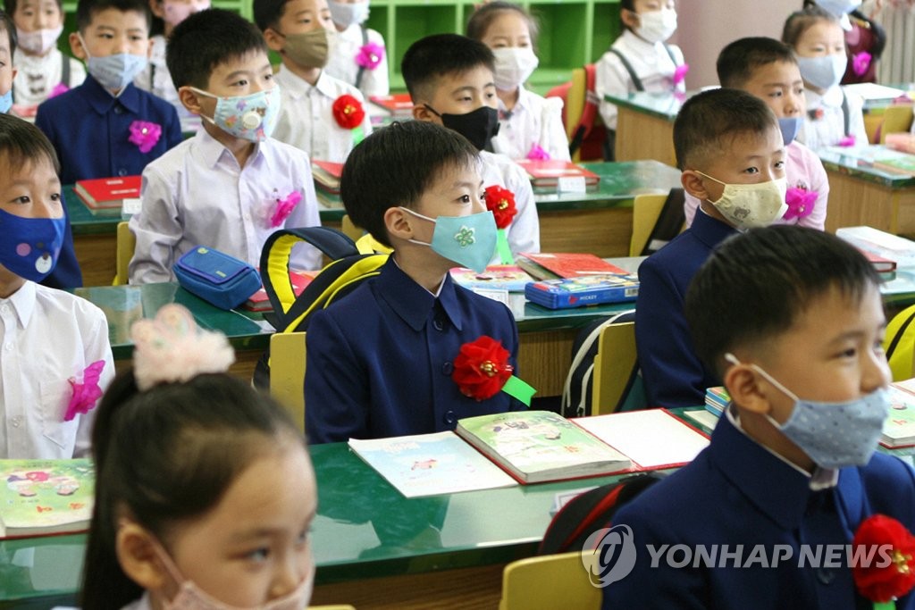 북한도 코로나에 학교 정상수업 차질…방문·원격교육 나서