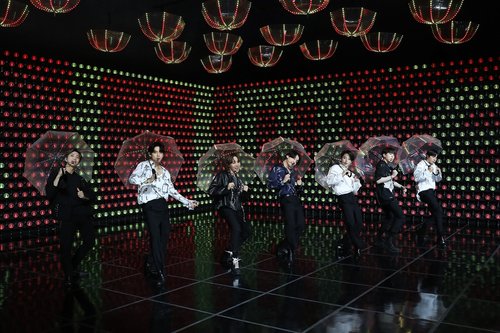 방탄소년단, 'MTV 유럽뮤직어워즈' 4관왕…'베스트송' 첫 수상