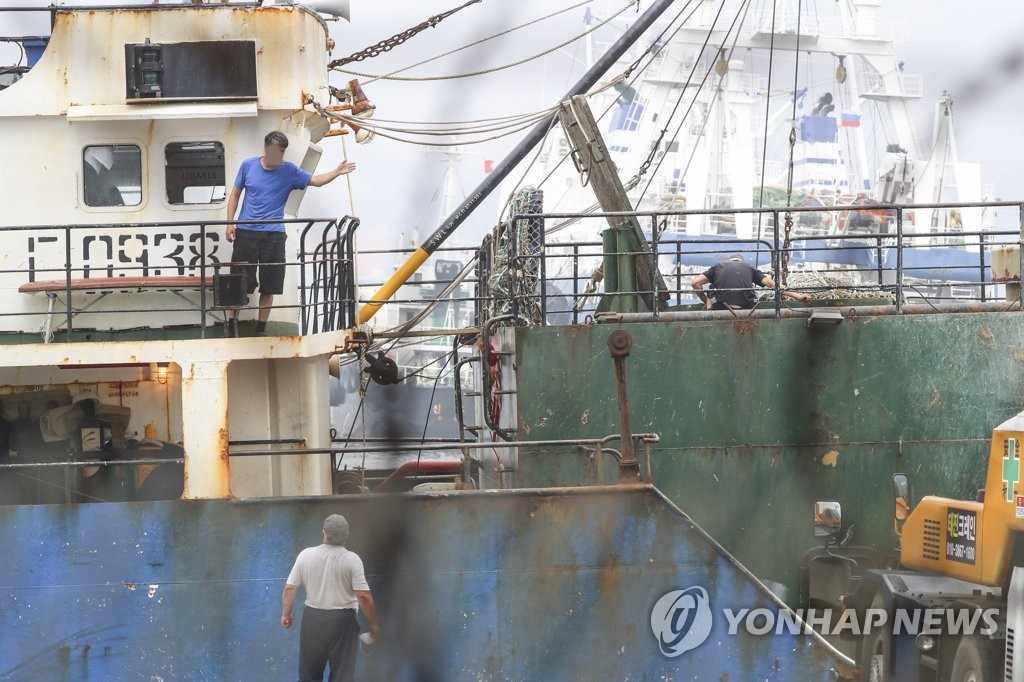 부산항 러 선원 22명 확진…병상 부족으로 선내 격리 중(종합)