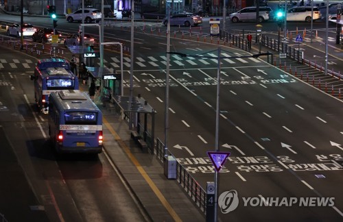 거리두기 2단계땐 서울 심야시간 시내버스 운행 20％ 감축