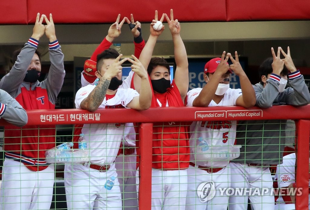 '한국 팬 응원받은' 브룩스, KIA와 120만 달러에 재계약