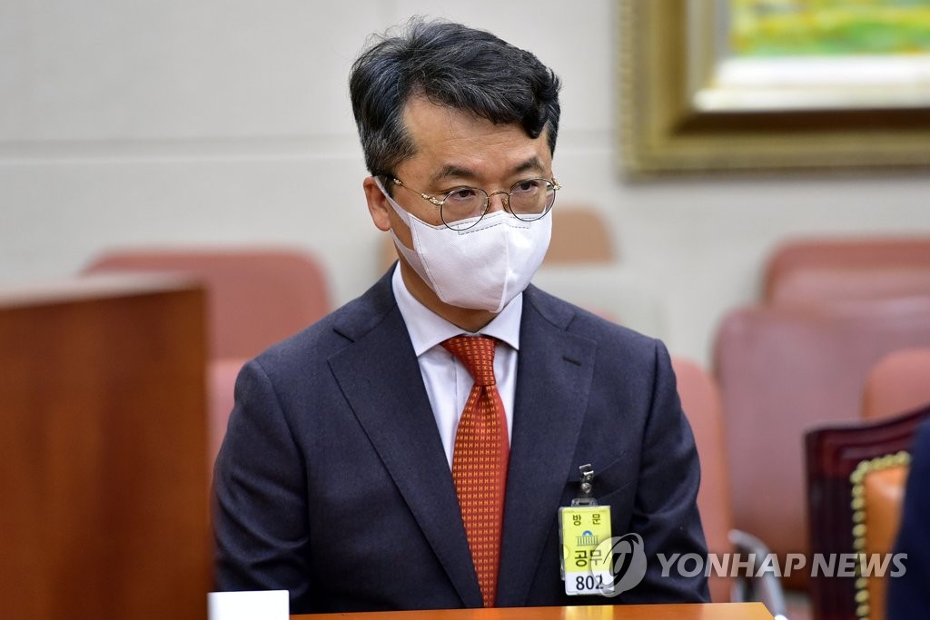 'BBQ 내부망 불법접속' 혐의 박현종 bhc 회장 불구속기소