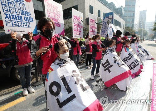 초등 돌봄교실 내일 '스톱' 비상…돌봄전담사 절반 6천명 파업