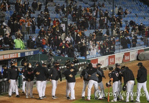 시작 전부터 진 빠지는 가을야구…느긋한 NC는 웃고 있을까