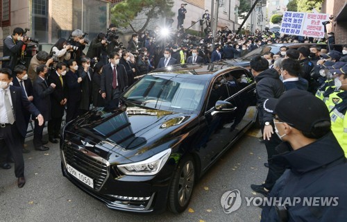 이명박 "나를 구속할 순 있어도 진실을 가둘 수 없어"