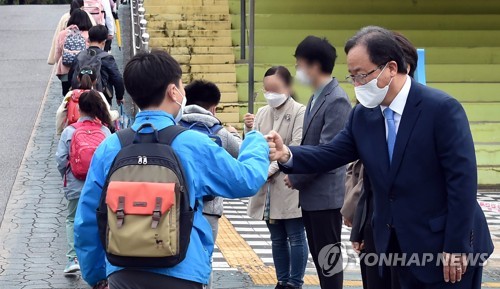 부산 초·중·고 92.6% 전체 등교…과밀·과대 학교 제외(종합)