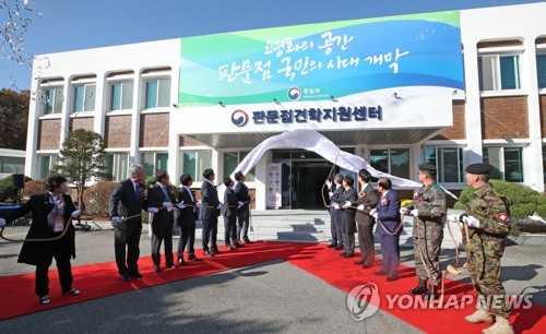 이인영, 판문점서 "사랑하는 북녘 동포. 평화의 시간 설계하자"(종합)