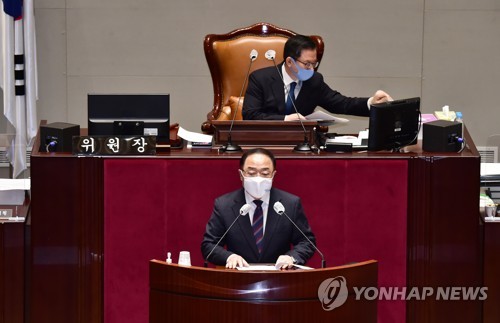 민주, 홍남기 사의 표명에 '부글부글'…"생떼부리듯 처신"