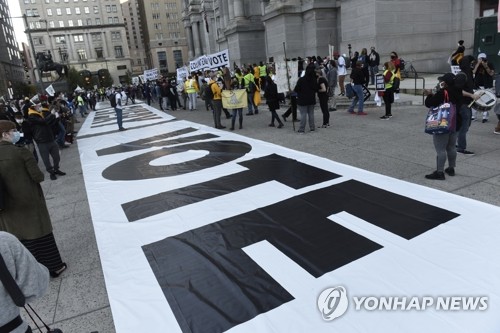 [바이든 유력] 중 전문가들 "펜스 안 보인다…트럼프, 반전 어려워"