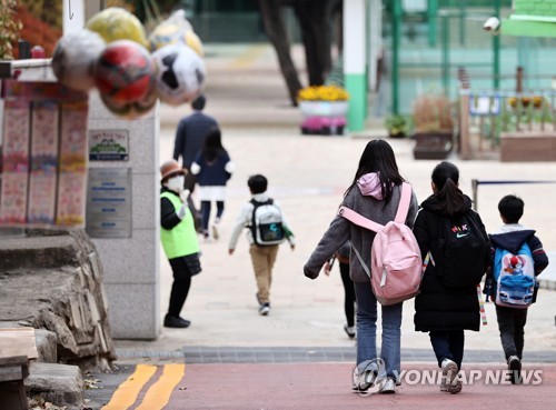 "하루 전 돌봄 파업 공지"…맞벌이·한부모들 출근길 발 동동