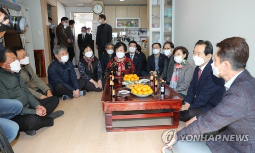 포항간 정총리 "난 포항의 사위…경제활력 되찾도록 적극 지원"(종합)