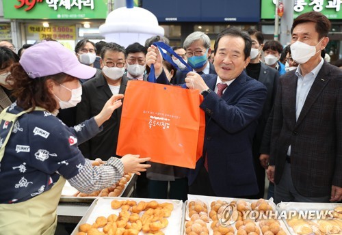 포항간 정총리 "난 포항의 사위…경제활력 되찾도록 적극 지원"(종합)