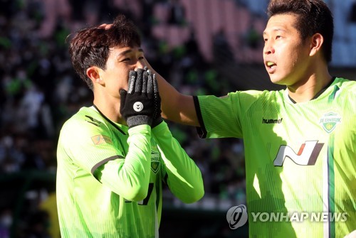 '이승기 멀티골' 전북, 울산 또 넘고 FA컵 우승…창단 첫 '더블'(종합)