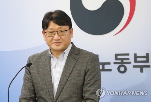 고용보험 가입자 증가 폭 2월 수준 회복…공공행정 20만명 급증